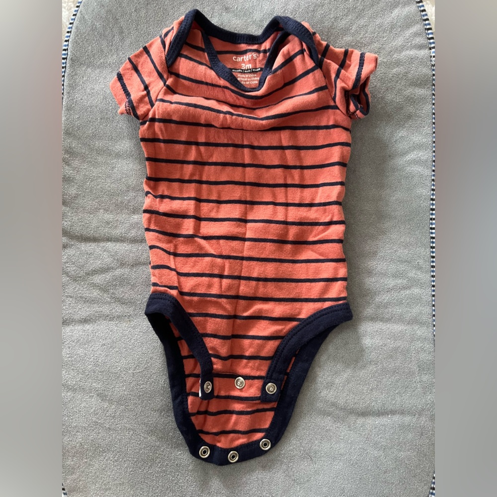 💕5 for $15: Carters 0-3/3 month onesie